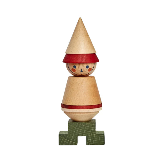 Ein nachhaltiges hölzernes stacking toy stick fig no 04 mit spitzem hut und grünem blockfuß für ökologische baby- & kinderprodukte