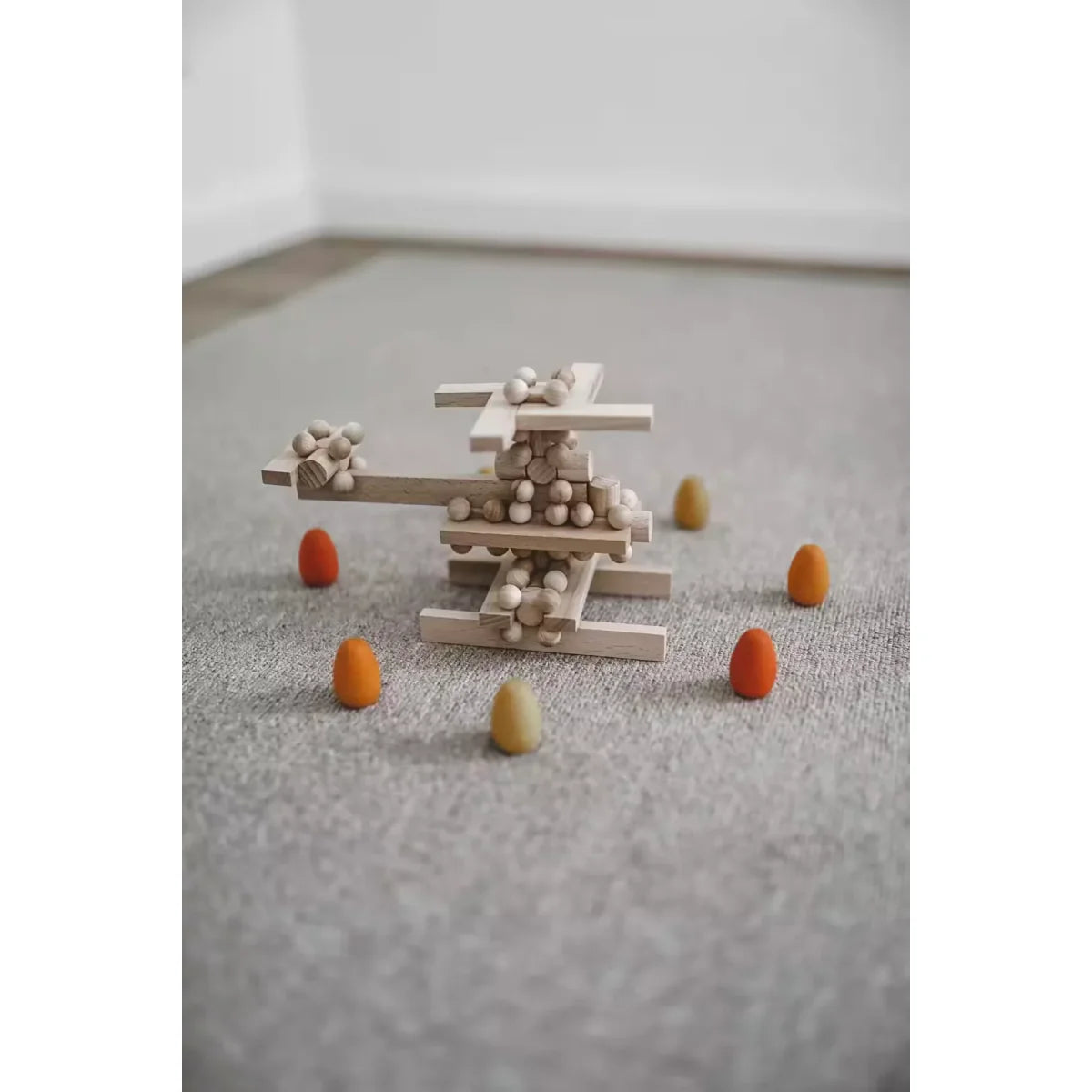 Lichtes Holzspielzeug-Hubschrauber aus Brixis, Twister und Timber Bricks