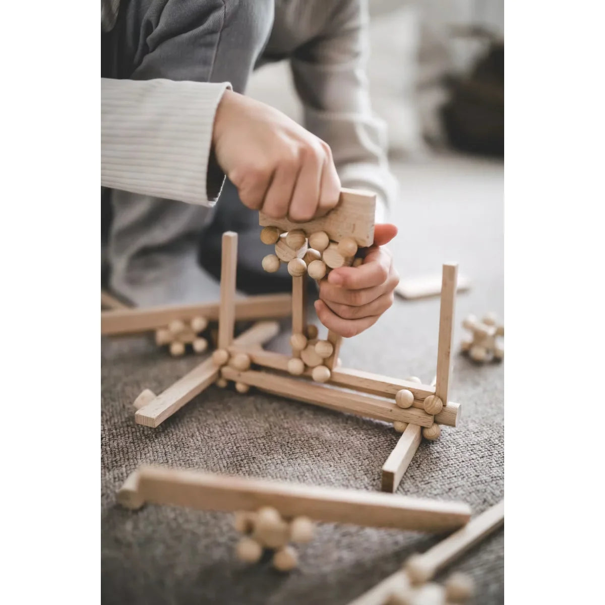 Helles Holzbausatz START 80 mit 16 Brixis, 16 Twister und 48 Timber Bricks