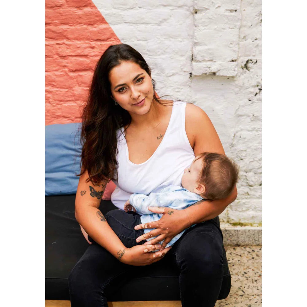 Still-Tank-Top In MUM we trust Weiß mit Mutter, die Baby stillt