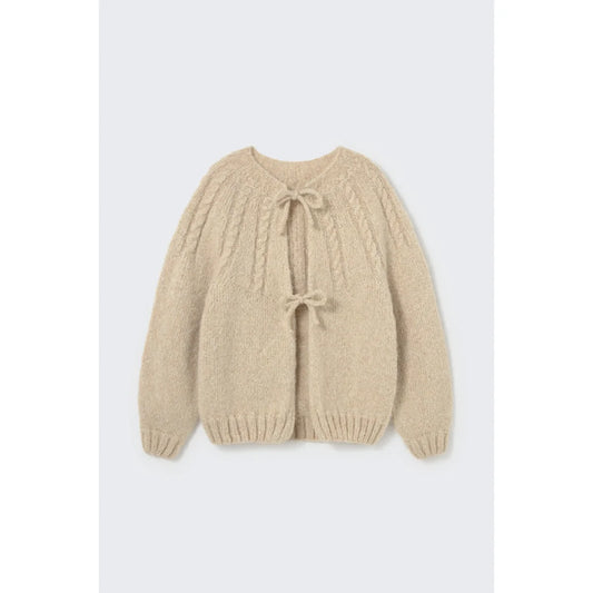 Cozmo Strickjacke Loira in Ivory aus schimmerndem Trikotstrick mit Bindebändern