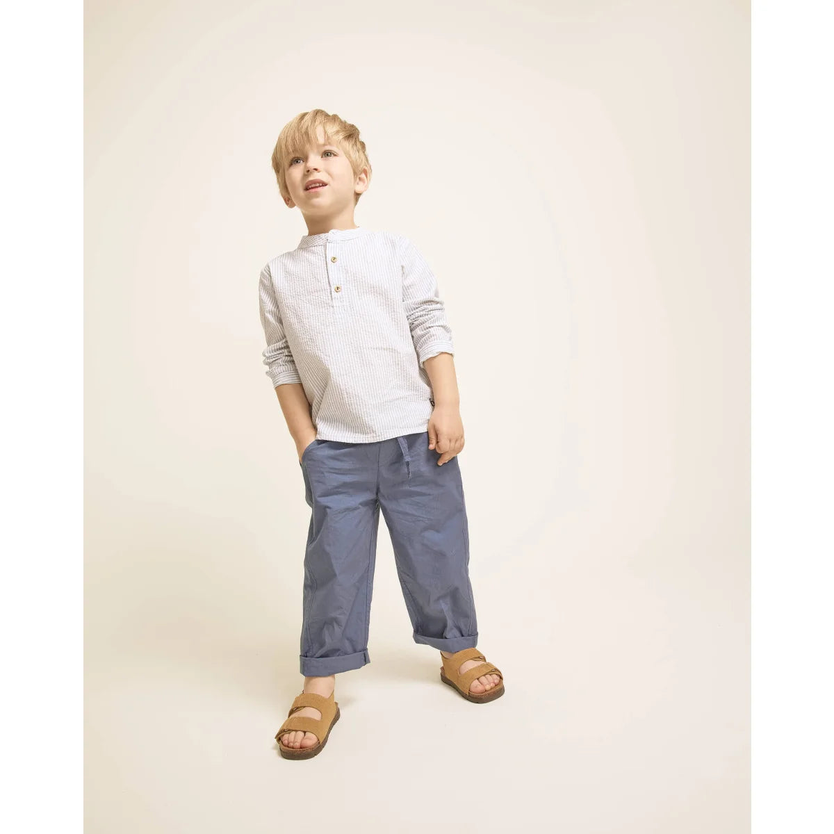 Jungen Stripes Shirt Sky Blue mit warmen Tagen und Kontraststichdetail