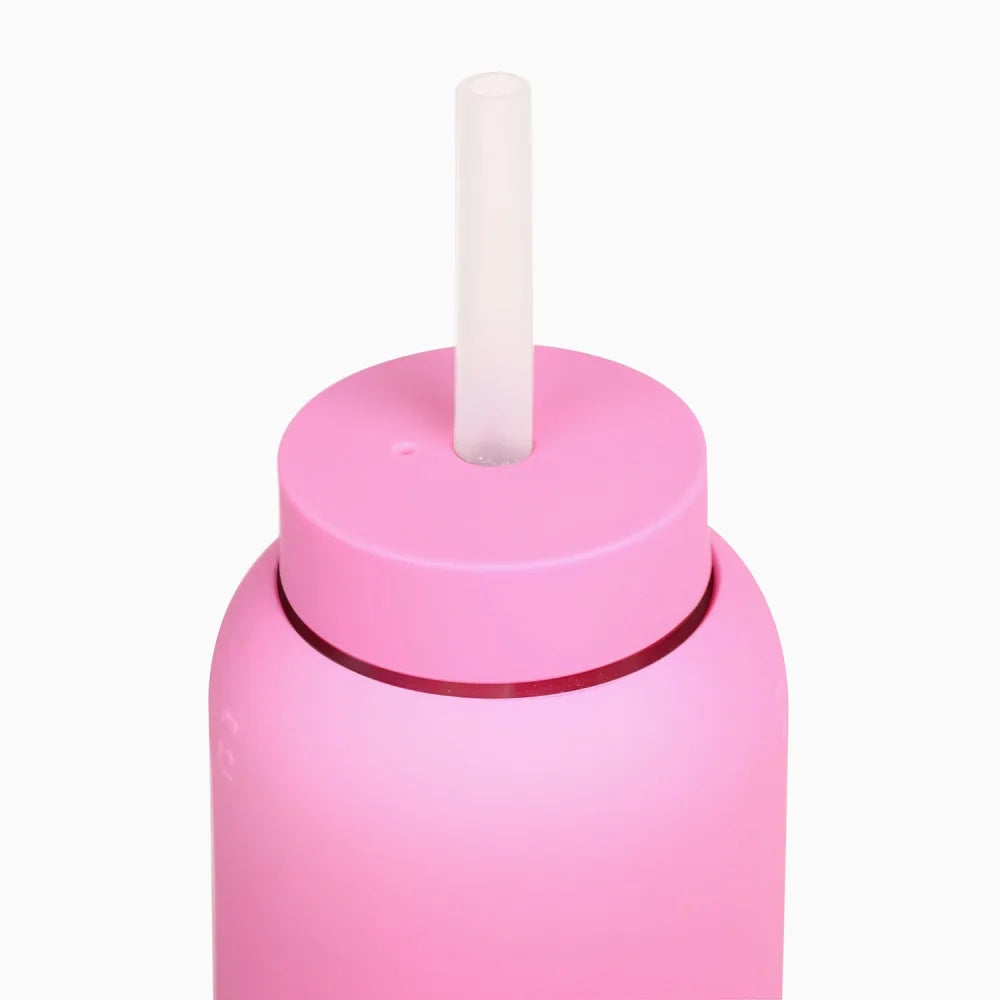 Pink Wasserflasche mit Stroh und Deckel für die Day Bottle Produktlinie