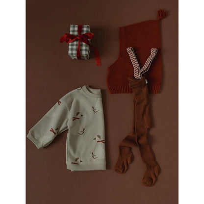 Silly Silas Strumpfhose mit Träger Footed in Cinnamon mit Weihnachtsmuster