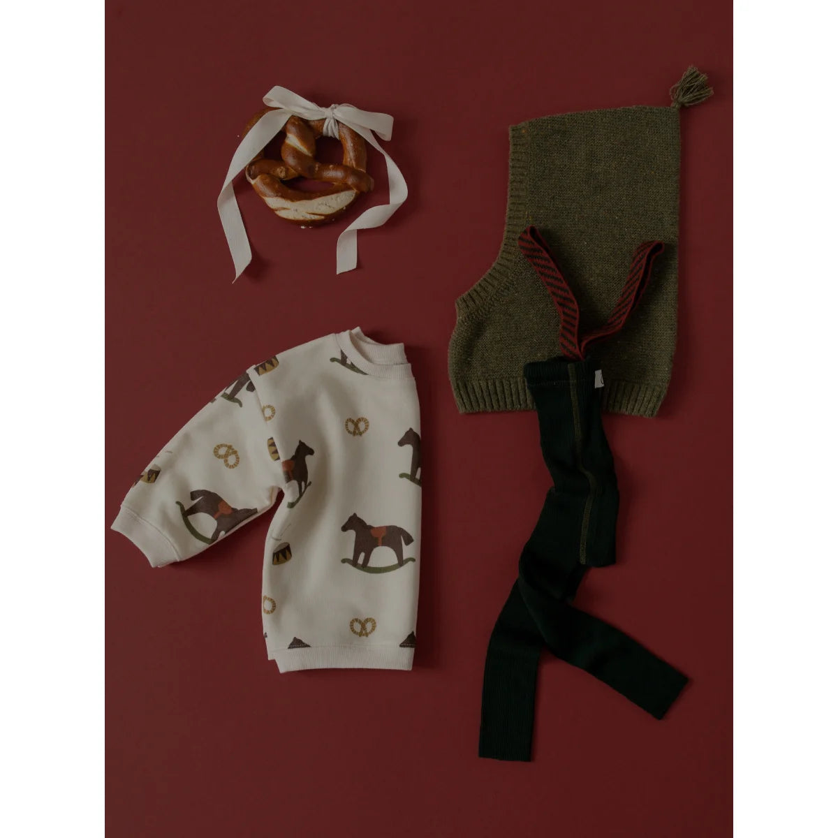 Silly Silas Strumpfhose mit Träger Footless in Dark Forest Green mit Weihnachtsmuster