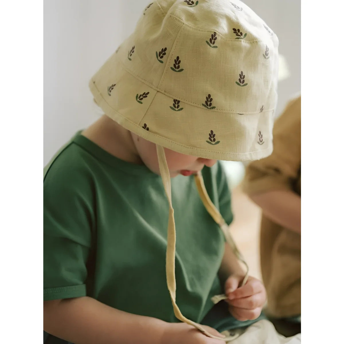 Eimerhut Sun Hat Bucket Lavender Bloom in Beige mit grünen Blättern