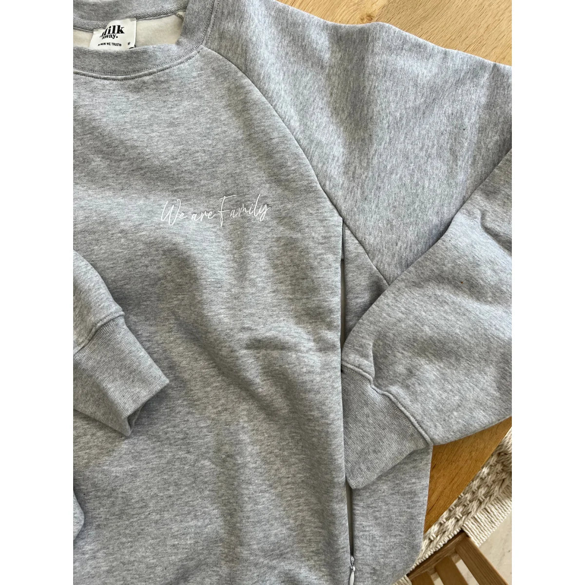 Grauer Sweatshirt mit Raglanärmeln vom Produkt Sweatshirt Papa we are Family COOL MUM