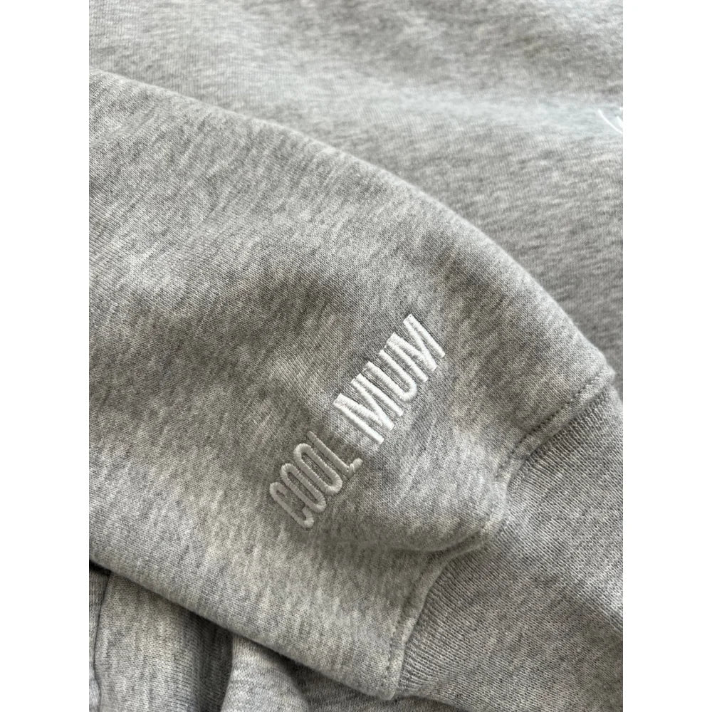 Grauer Sweatshirt-Ärmel mit Stickerei Text für Sweatshirt Papa we are Family COOL MUM