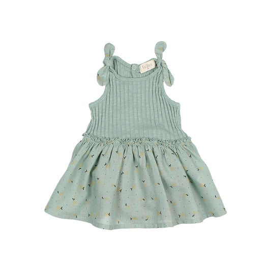 Mintgrünes ärmelloses Kleid mit rippenförmigem Oberteil und blumigem Rock