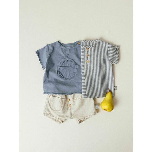 Nachhaltige Babykleidung Schweiz: Indigo T-Shirt mit Stickmuster Birne