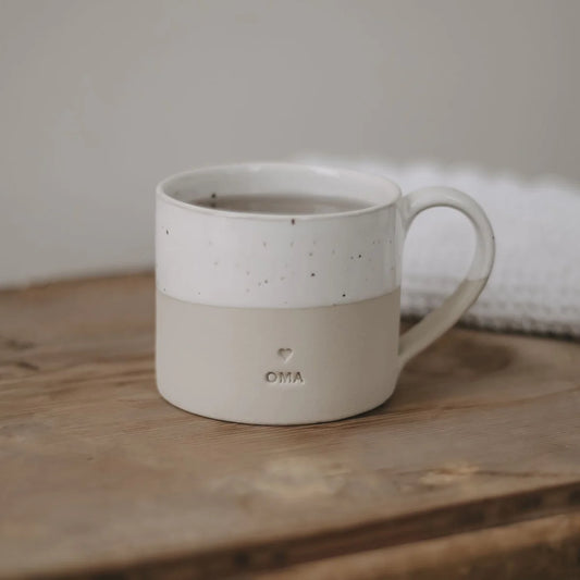 Tasse OMA mit Herz: weiße Keramik, 220ml, speckled Design