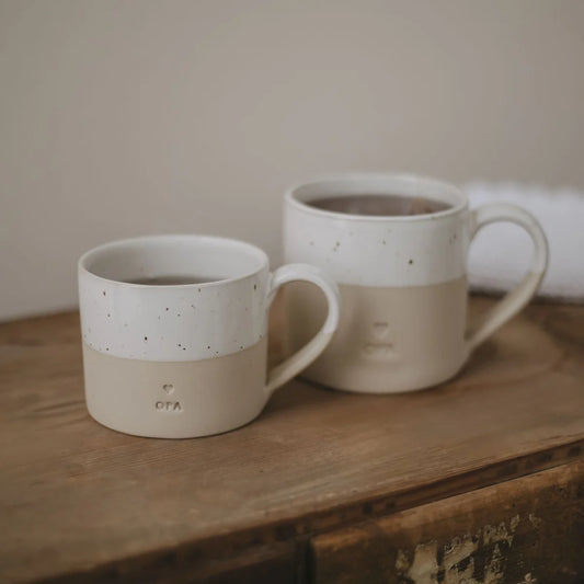 Zwei Tassen OPA mit Herz, 220ml, specklig weiß-beige