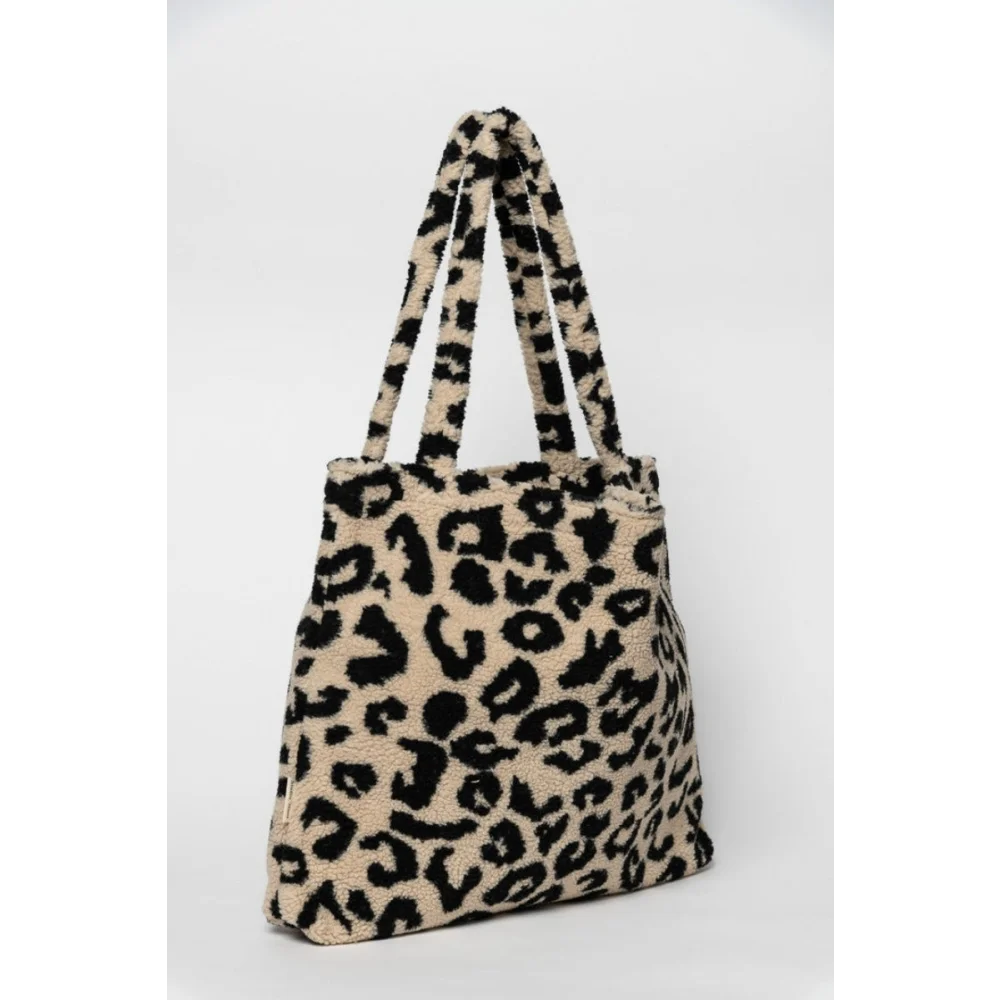 Leopardenmuster-Tasche mit plüschiger Textur von Teddy Mom Bag, Holy Cow