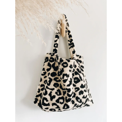 Flauschige Teddy Mom Bag mit schwarz-weißem Leopardenmuster von Holy Cow