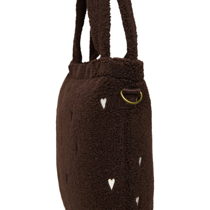 Teddy Wickeltasche Chocolate Hearts am Kinderwagen befestigt