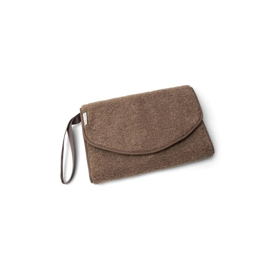 Braune Wildleder-Clutch mit Handgelenkriemen, Teddy Wickelunterlage