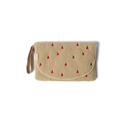 Beige Clutch mit rotem Dreiecks-Embroidery, passend zur Teddy Wickelunterlage