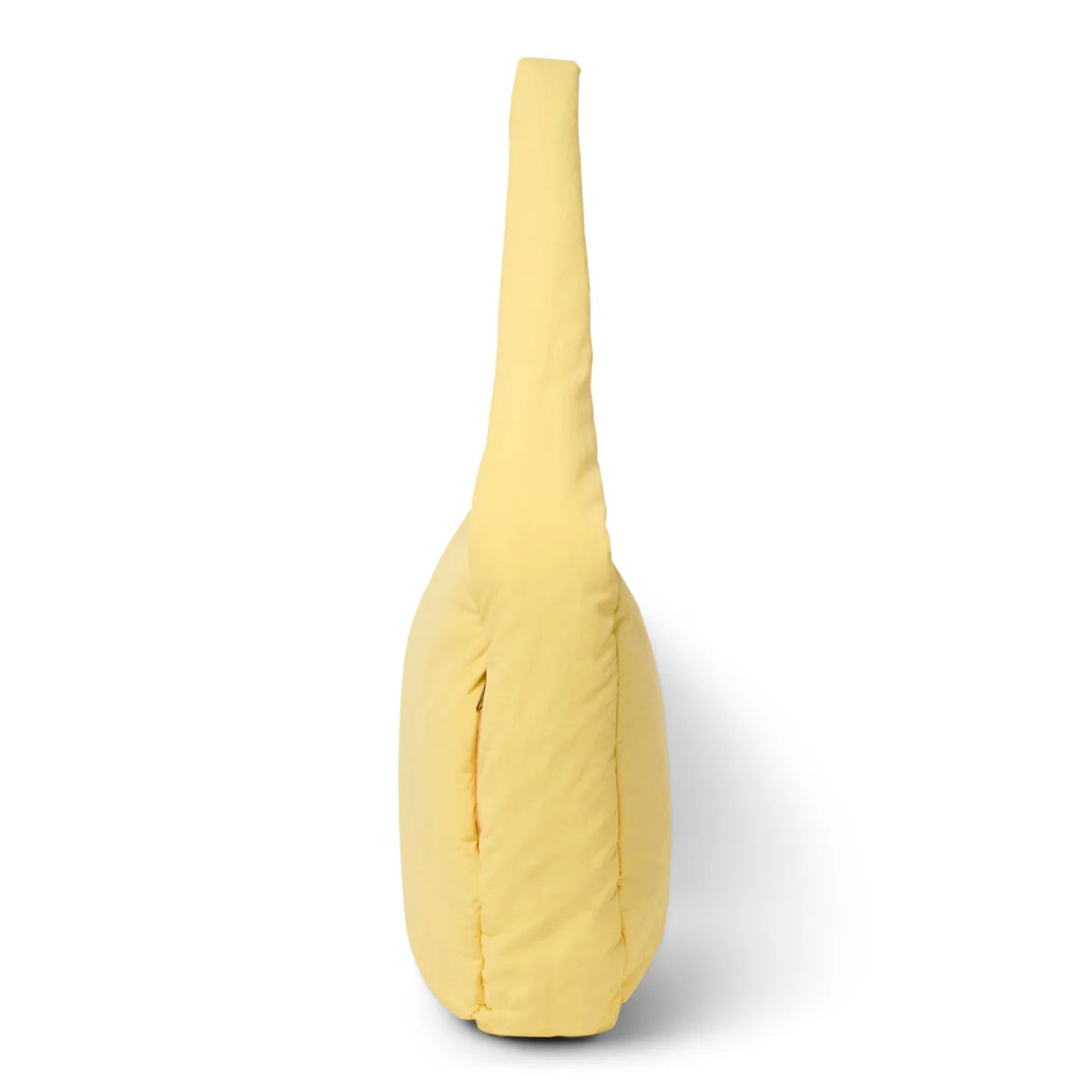 A weiche, buttergelbe gesteppte Schultertasche mit minimalistischem, schlichtem Design