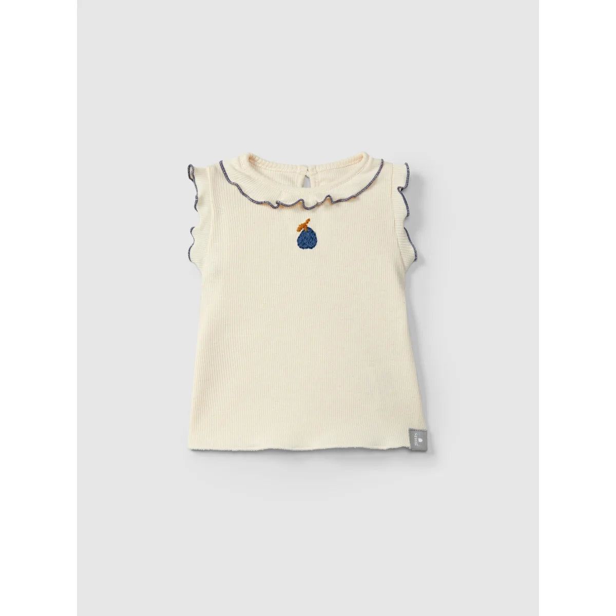 Nachhaltige Babykleidung Schweiz: Cremefarbene Ripptop mit Rüschärmeln