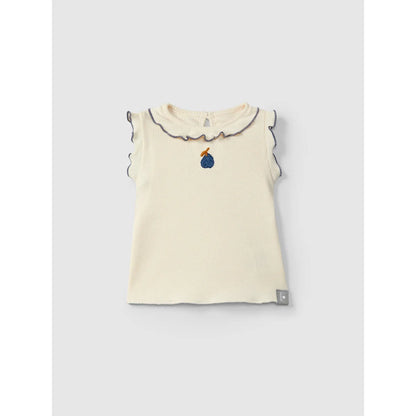 Nachhaltige Babykleidung Schweiz: Cremefarbene Ripptop mit Rüschärmeln