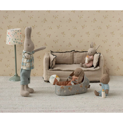 Tragetasche Mikro: weiche graue Babytrage mit Blumenmuster und braunem Innenfutter