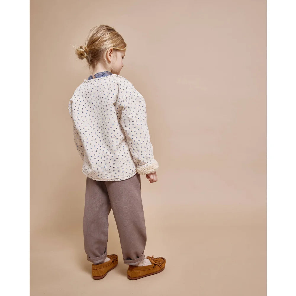 Kinder Casualoutfit mit Taupe Twill Girly Pants für Mädchen
