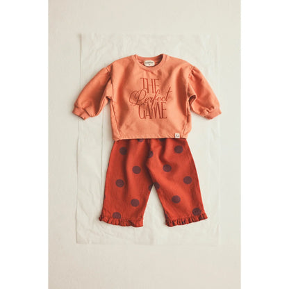 Cozmo Babyhose Jane in Ginger, kombiniert mit einem Sweatshirt