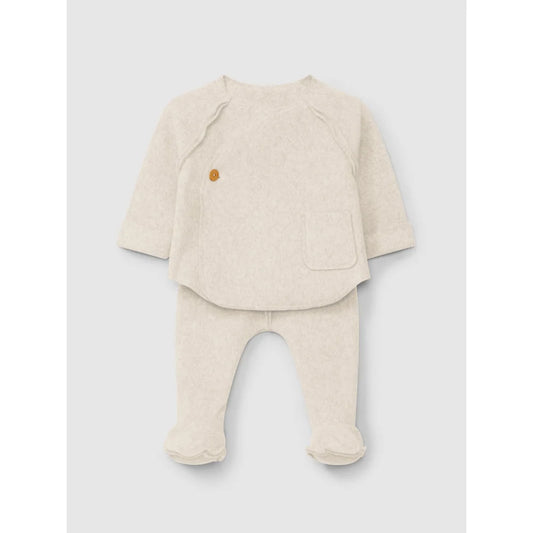 Hellbeigees Neugeborenen-Outfit mit langärmligem Oberteil und Fußhosen im Produkt Two-piece Fleece Set Sand