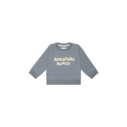 Grauer Unisex Oversized Sweatshirt mit Abenteuer wartet Text in Weiß und Gelb