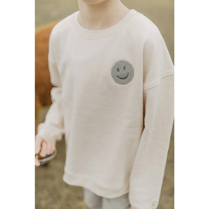 Weißes oversized Sweatshirt mit Smiley und Pailletten-Details in Cappuccino Style
