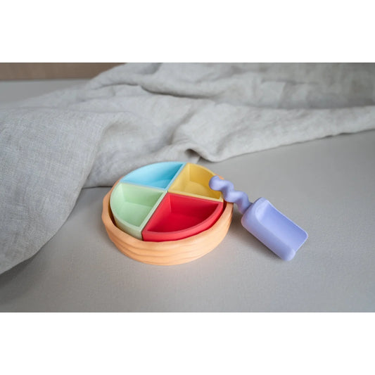 Viertelkreis-set pastell silikon lebensmittel organizer mit vier bunten fächern und hellorange basis