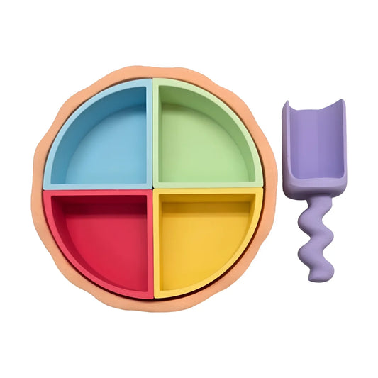 Pastell vierteilige silikonplatte mit vier farbigen sektionen und lila silikonlöffel im viertelkreis-set