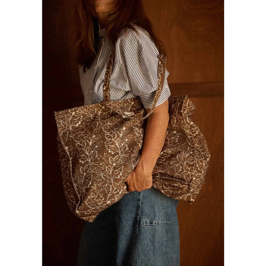 Gabrielle Paris Week-End Bag Chantilly über der Schulter getragen