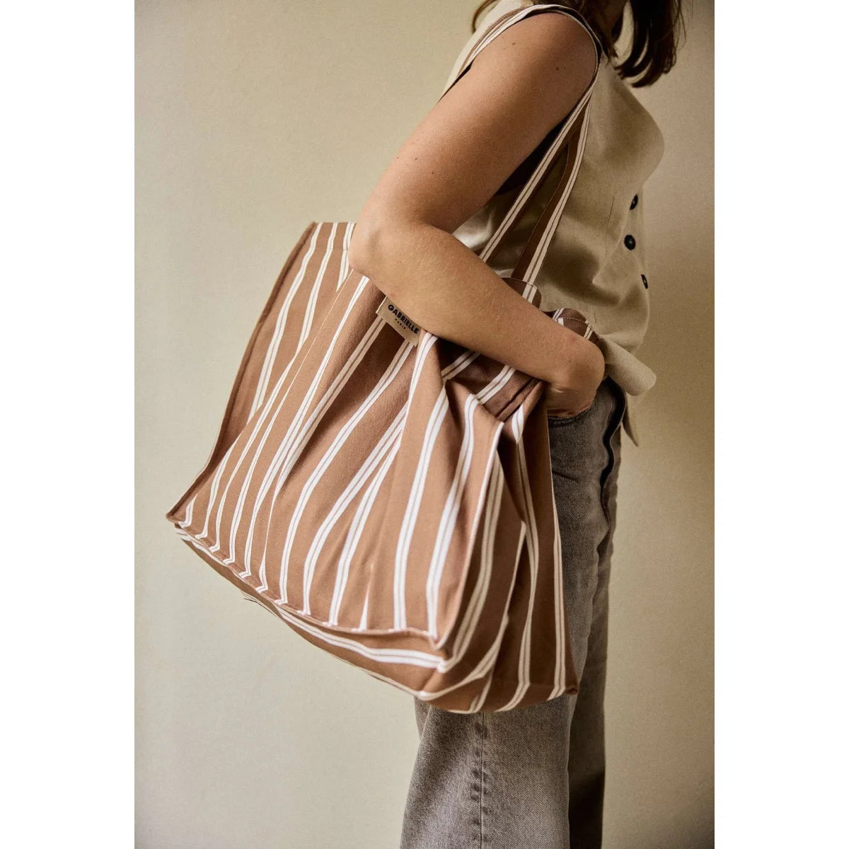 Woche-end bag noisette stripes beige weiße gestreifte canvas tote bag ideal für nachhaltige babykleidung schweiz