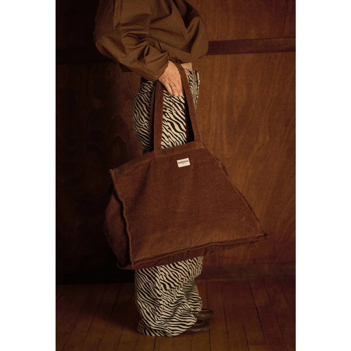 Gabrielle Paris Week-End Bag Velvet Camel aus Cordsamt in Camel