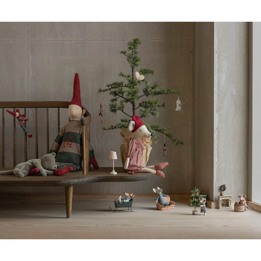 Miniatur-Weihnachtsbaum grün mit weißen Ornamenten, Maileg-Stil, für Weihnachtsmaus Maxi Mädchen