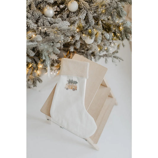 Weihnachtsstrumpf mit Vintage-LKW und Weihnachtsbäumen, weiß mit beigem Rippenrand