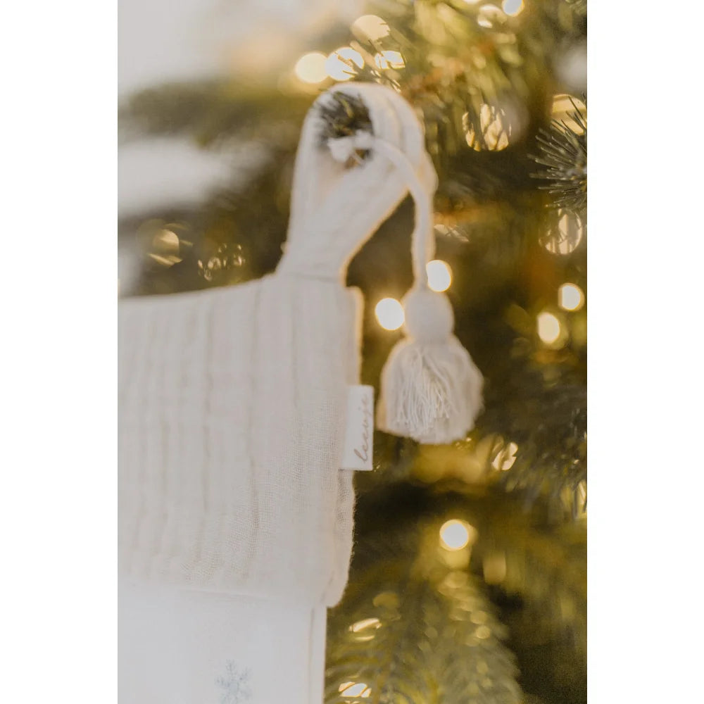 Weihnachtsstrumpf Hund mit weißem Strick, Quaste und Pompon, perfekt für Weihnachten