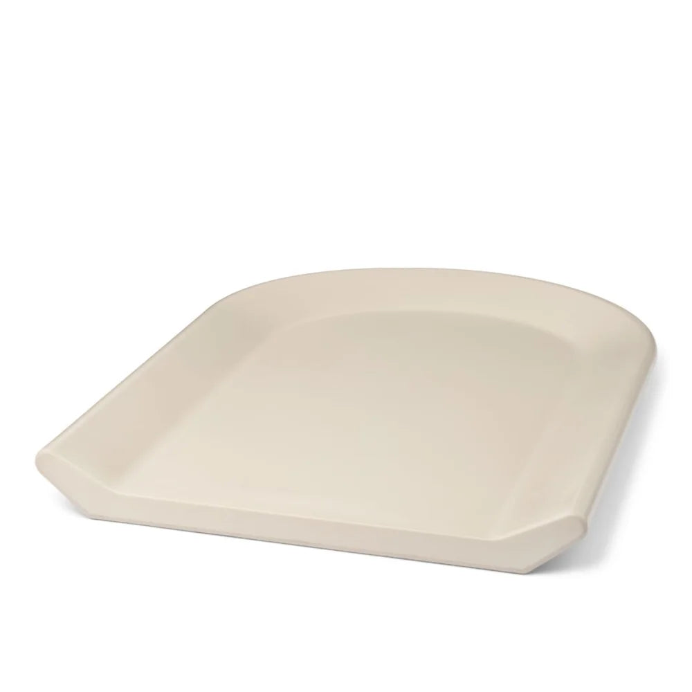 Cremefarbige rechteckige keramische Backform mit abgerundeten Enden und erhöhter Kante