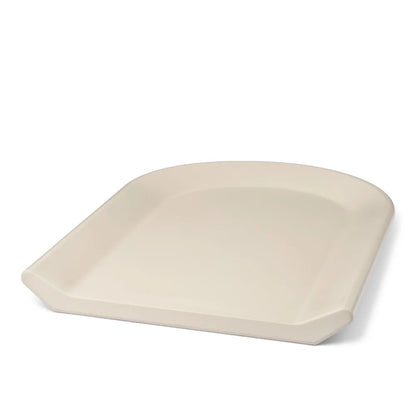 Cremefarbige rechteckige keramische Backform mit abgerundeten Enden und erhöhter Kante