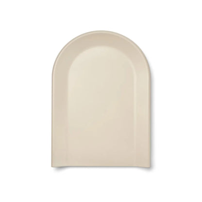 Minimalistische cremefarbene Bogenablage mit erhöhten Rändern für Wickelauflage Cille Sandy