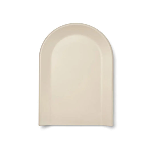 Minimalistische cremefarbene Bogenablage mit erhöhten Rändern für Wickelauflage Cille Sandy