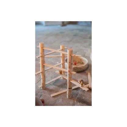 Holzlabyrinth-Spielzeug mit roten und gelben Ringen für Kinder, Woodland