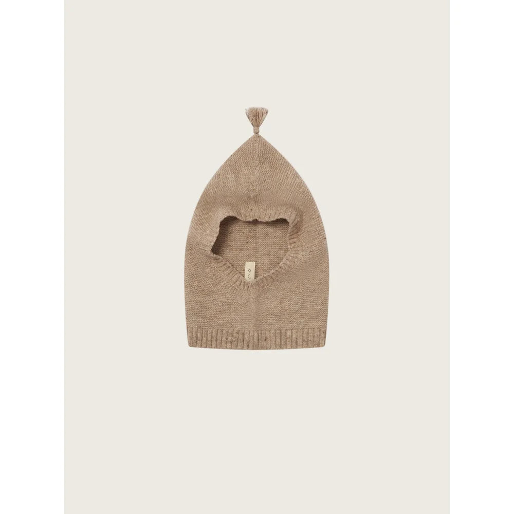 Hellbraune gestrickte Wollbalaklava mit Herzgesichtöffnung und kleiner Quaste oben