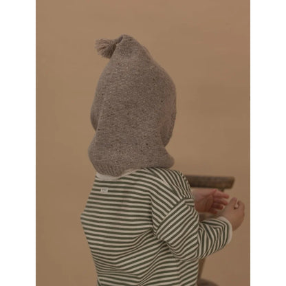 Kindermütze aus Wolle mit Pompon, perfekt für kalte Tage bei Wool Balaclava Oatmeal