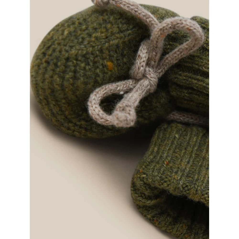 Grüne gestrickte Fäustlinge mit hellgrauem Schnur für Wool Booties Forest