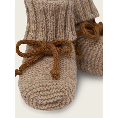 Woll-Babyschuhe in Taupe mit braunen Schnürsenkeln für den kleinen Schatz