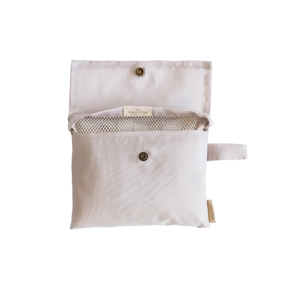 Weiße Stofftasche mit Knopfverschluss und Netzinnentasche im XL Beach Bag Meshies Ivory