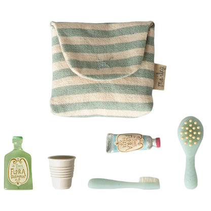 Gestreifter leinenbeutel mit kleinem gesticktem stern und ma-dag tag im zahnbürsten-set maus blau für ökologische baby- & kinderprodukte