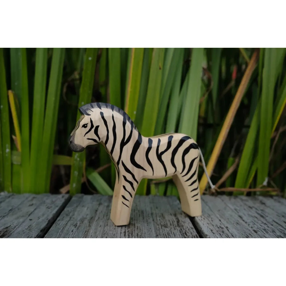Handgeschnitztes Holz-Zebra-Spielzeug mit schwarzen Streifen im Produkt Zebra